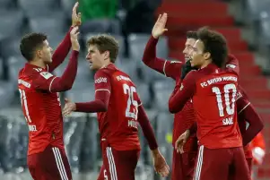 بايرن يهزم دورتموند بثلاثية ويحسم لقب الدوري الألماني للموسم العاشر على التوالي