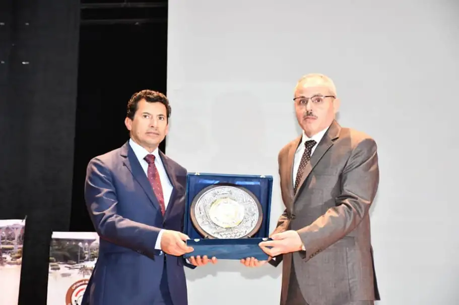 وزير الشباب والرياضة فى حوار مفتوح مع شباب جامعة قناة السويس