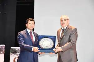 وزير الشباب والرياضة فى حوار مفتوح مع شباب جامعة قناة السويس