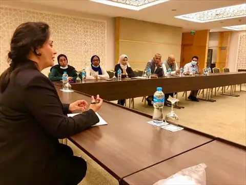 مطالب بتعديل مواعيد غلق المطاعم ومسارح المنوعات خلال فصل الصيف