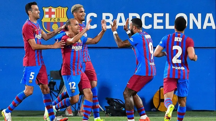 برشلونة يعلن إصابة مهاجمه بفيروس كورونا