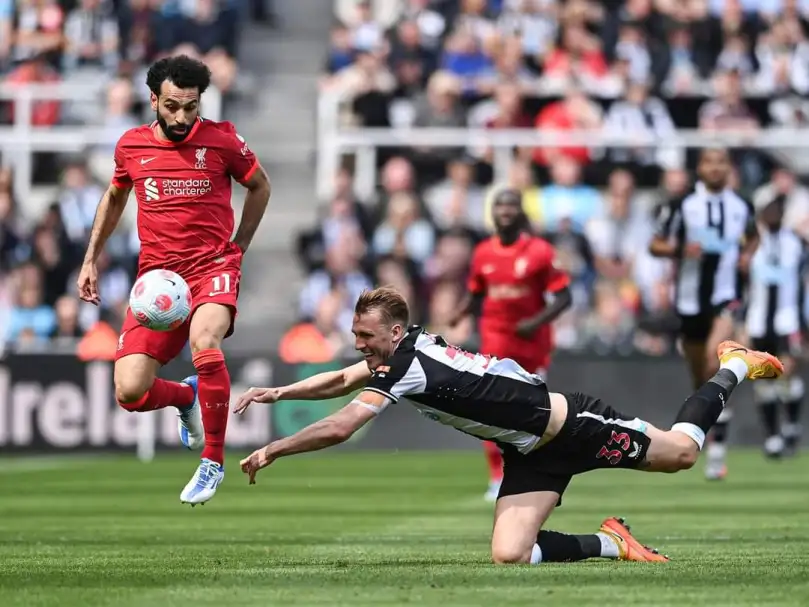 ليفربول يتصدر الدوري الإنجليزي بالفوز على نيوكاسل ويترقب مباراة ليدز ومانشستر سيتي