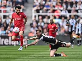 ليفربول يتصدر الدوري الإنجليزي بالفوز على نيوكاسل ويترقب مباراة ليدز ومانشستر سيتي
