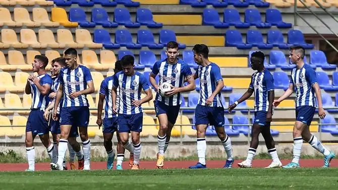 بورتو يضع قدمًا على منصة التتويج بلقب الدوري البرتغالي