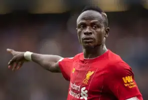 ماني يطلب الحصول على أعلى راتب في ليفربول لتجديد عقده