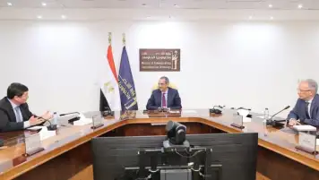 وزير الاتصالات يبحث مع “إس تى ميكرو إلكترونكس” الخطط الاستثمارية للشركة بمصر
