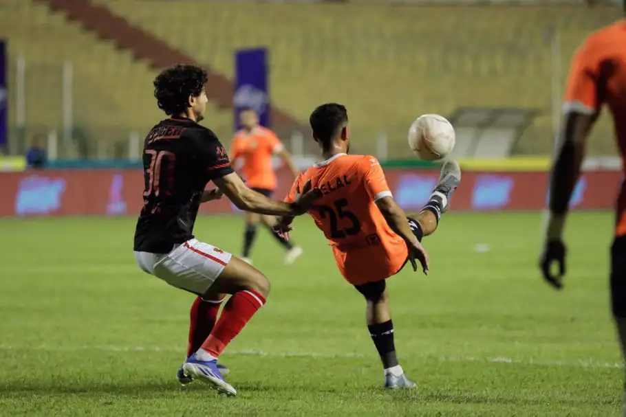 الفوز يغيب مجددا.. الأهلي يفشل في اقتحام شباك البنك ويتعادل سلبيا