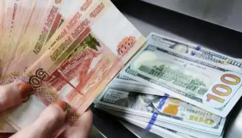 الروبل يرتفع أمام الدولار واليورو مع سعي مشتري الغاز للدفع بالعملة الروسية