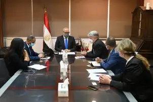 وزير الإسكان يلتقى فريق البنك الدولى لمتابعة برنامج خدمات الصرف الصحى المُستدامة في المناطق الريفية