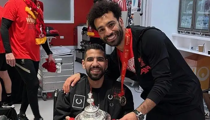 صلاح يكشف كواليس احتفال مؤمن زكريا بكأس الاتحاد في غرفة ملابس ليفربول