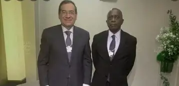 الملا يناقش تداعيات الازمة العالمية على أسواق الطاقة مع وزير الطاقة الموزمبيقى
