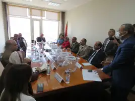 وزير المالية يشهد إجراء قرعة الحج بين العاملين بوزارة المالية