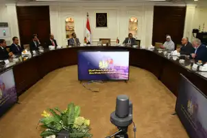 وزير الإسكان يعرض على مسئولين بسلطنة عمان التجربة العمرانية التى تشهدها الدولة المصرية