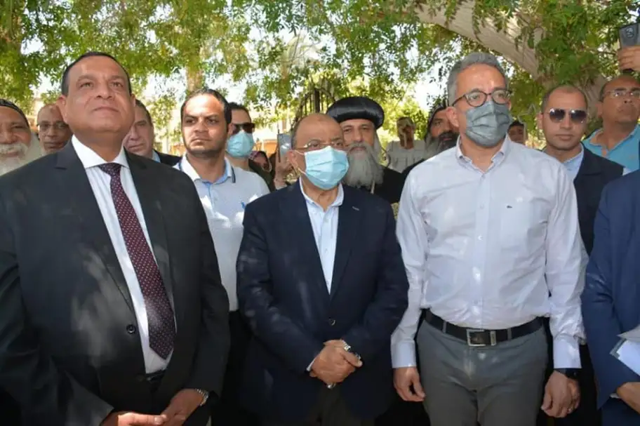 العناني وشعراوي يستمعان لعرض حول تطوير مسار العائلة المقدسة بوادي النطرون