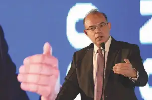 رئيس البورصة: سوق المال تعانى أزمة "مركبة".. والطروحات الحكومية أحد الحلول المهمة