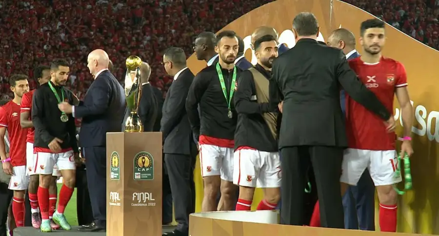 الأهلي يدعم لاعبيه والجهاز الفني: "خسرنا بطولة ولن نخسر أبطالا"