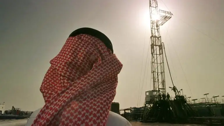 السعودية ستزيد إنتاج النفط إذا تراجع الخام الروسي بسبب العقوبات