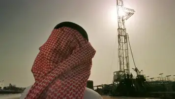 السعودية ستزيد إنتاج النفط إذا تراجع الخام الروسي بسبب العقوبات