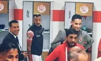 هل احتفل بانون مع لاعبي الوداد؟.. تقارير تكشف سبب تواجده في غرفة الملابس