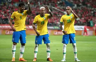 تيتي يوضح سبب تألق نيمار مع منتخب البرازيل أكثر من باريس سان جيرمان