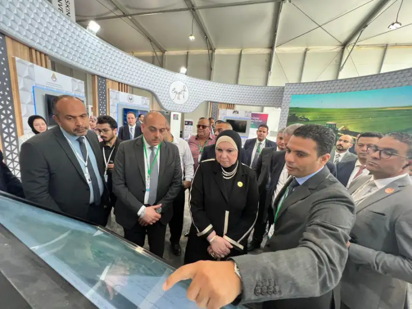 وزيرة التجارة تتفقد جناح هيئة التنمية الصناعية في ختام المؤتمر السنوي للبنك الإسلامي