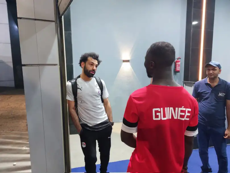 حديث قصير بين صلاح وكيتا قبل مواجهة مصر وغينيا بتصفيات أمم إفريقيا