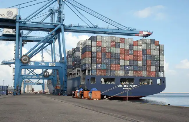 ميناء دمياط يستقبل 11 سفينة متنوعة