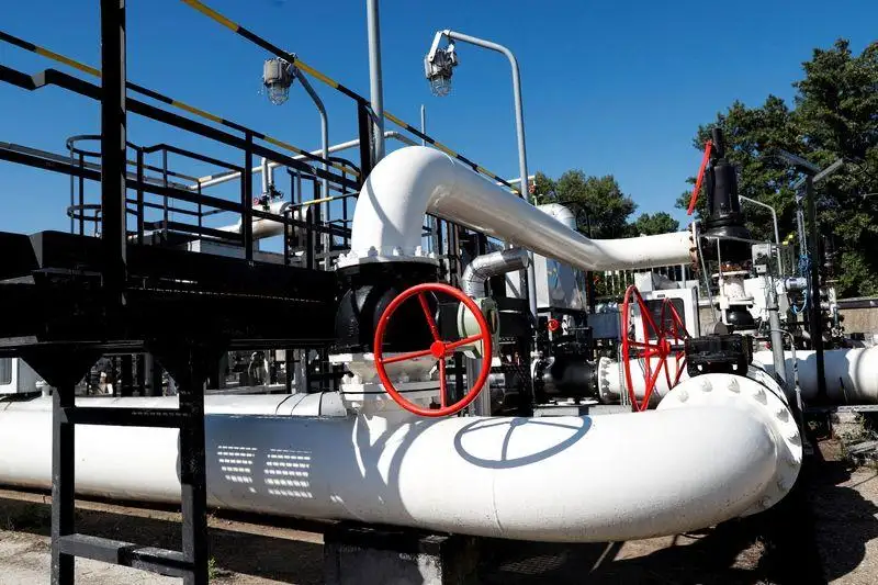 أسعار النفط العالمية تصعد مع ارتفاع الطلب وسط شح الإمدادات