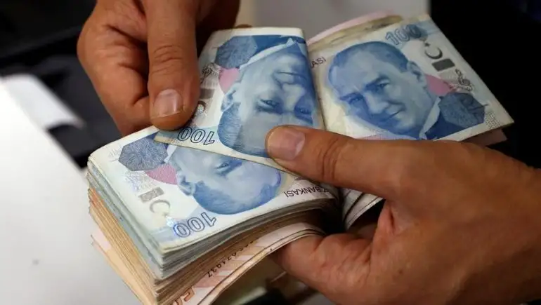الليرة التركية تواصل التراجع مسجلة 17.20 مقابل الدولار