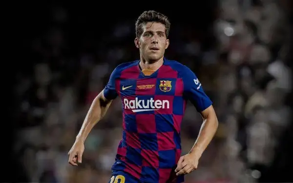 رسميا.. برشلونة يُجدد عقد سيرجي روبيرتو