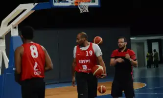 عمرو الجندي لاعب منتخب السلة: أثق في التأهل لكأس العالم