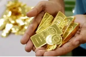 أسعار الذهب تتراجع مع تعافي الدولار بعد رفع الفائدة الأمريكية