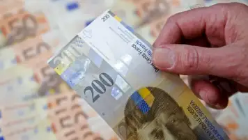 الفرنك السويسري يرتفع بعد قرار رفع الفائدة غير المتوقع