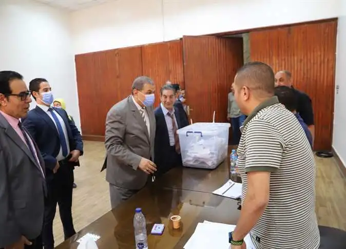 وزير القوى العاملة يتفقد الاقتراع السري لانتخابات مجالس إدارة النقابات العمالية العامة