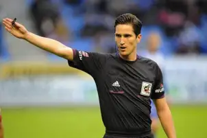 رسميا.. طاقم تحكيم إسباني لمباراة الأهلي والزمالك في الدوري