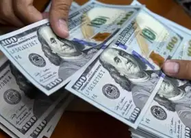 “ستاندرد تشارترد”: الدولار الأمريكى يمتلك مساحة للارتفاع 5% أو أكثر