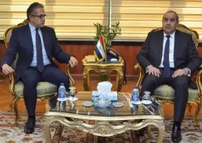 وزيرا الطيران والسياحة يبحثان آليات تنشيط الحركة الجوية والسياحية من الأسواق الخارجية إلى مصر