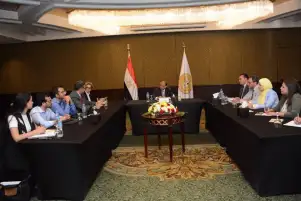 وزير التنمية المحلية يتابع مع وفد البنك الدولي مستجدات برنامج تنمية الصعيد