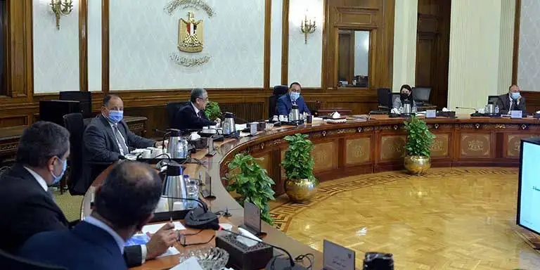 رئيس الوزراء يتابع الموقف التنفيذي لعدد من المشروعات القومية