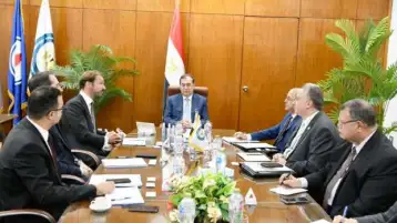 وزير البترول يبحث مع وفد بنك سوسيتيه جنرال تمويل مشروعات القطاع