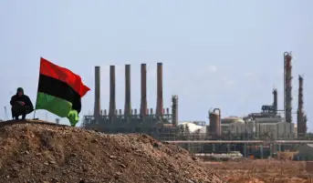 تراجع صادرات النفط الليبية بشكل حاد بعد إغلاق اثنين من أكبر موانئ البلاد