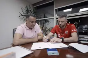 الأهلي ينهي إجراءات التعاقد مع البرازيلي نانتس للانضمام لرجال اليد