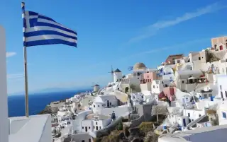 السياحة قد تقفز بنمو اقتصاد اليونان فوق المتوقع
