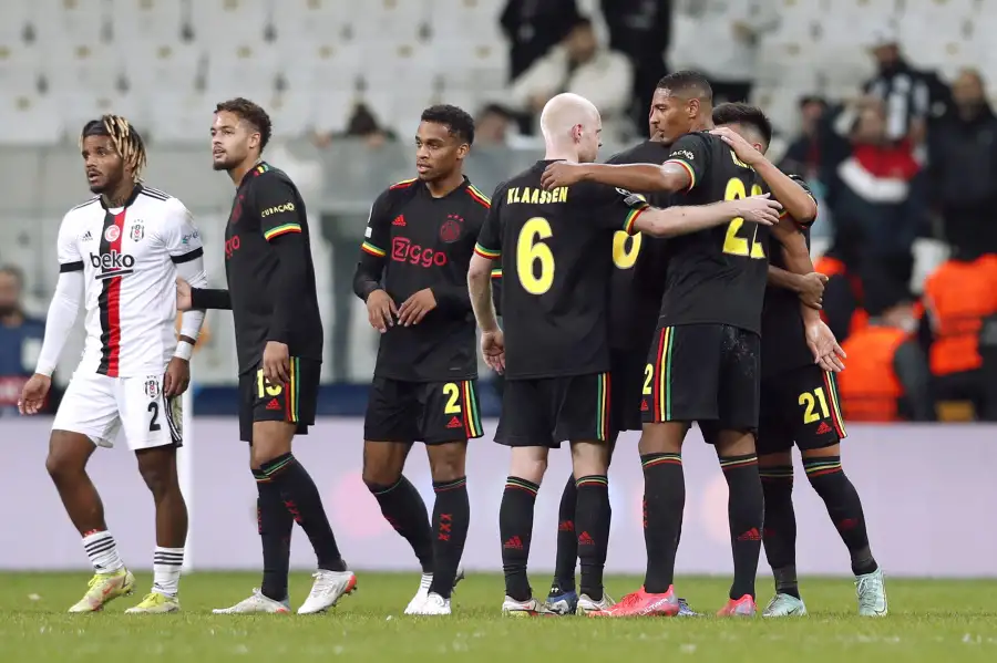 مارتينيز يقترب من الانتقال إلى مانشستر يونايتد