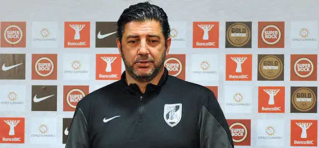 وكيل فيتوريا يكشف سبب الموافقة على تدريب المنتخب ورفض الأهلي