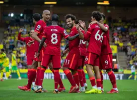 صلاح على مقاعد بدلاء ليفربول أمام كريستال بالاس