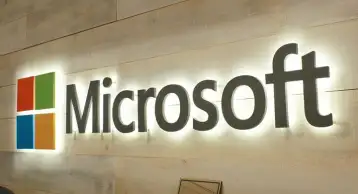 مايكروسوفت تطلق خط أزياء برموز ويندوز الشهيرة