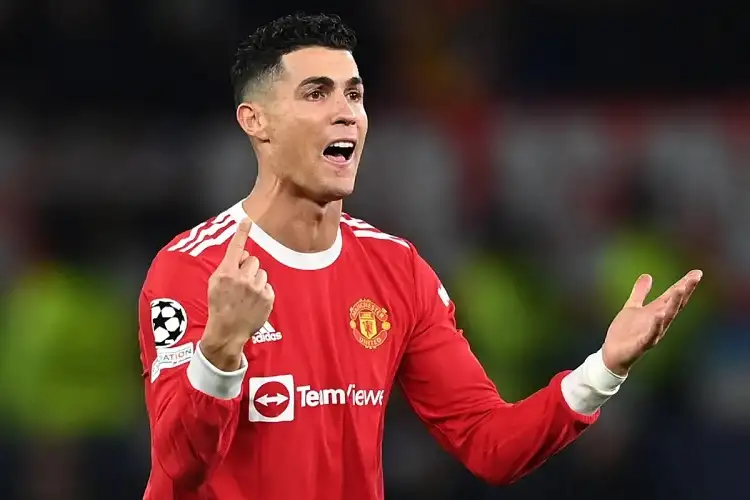 تين هاج يؤكد بقاء رونالدو مع مانشستر يونايتد