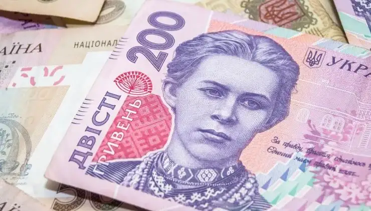 أوكرانيا تخفض قيمة عملتها بنسبة 25% مقابل الدولار الأمريكي