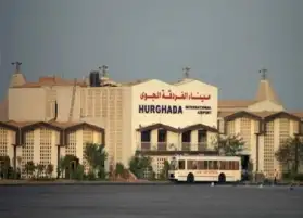 جمارك مطار الغردقة تضبط محاولة تهريب كمية من مستحضرات التجميل